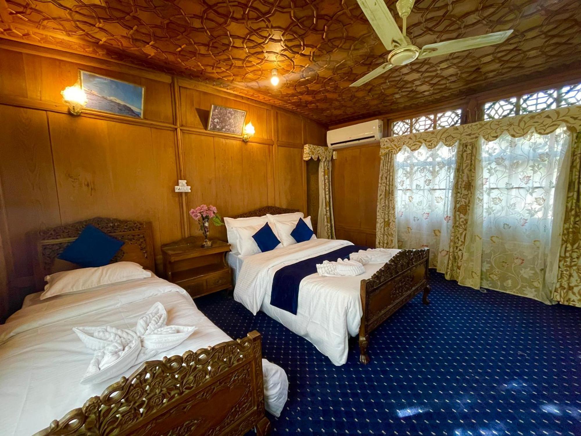 New Sea Palace Houseboats Srīnagar المظهر الخارجي الصورة