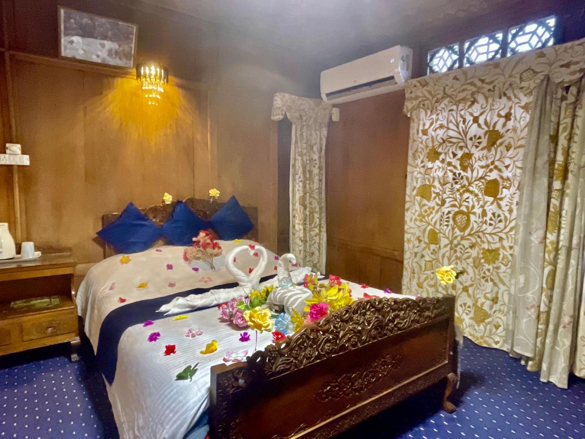 New Sea Palace Houseboats Srīnagar المظهر الخارجي الصورة