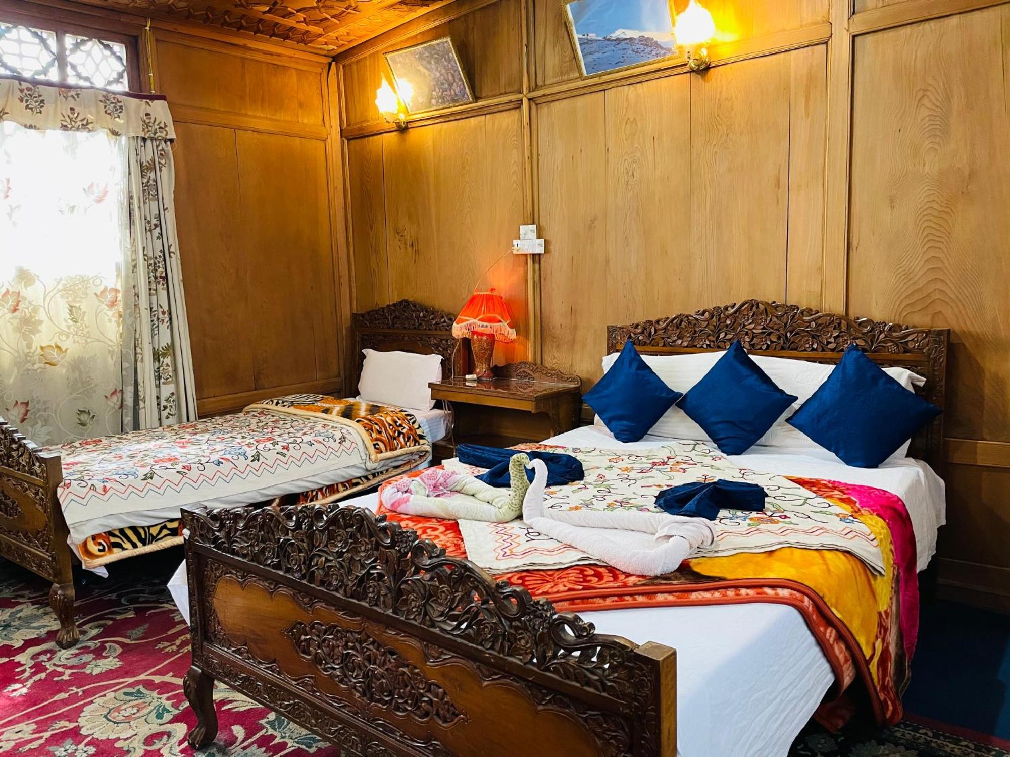 New Sea Palace Houseboats Srīnagar المظهر الخارجي الصورة