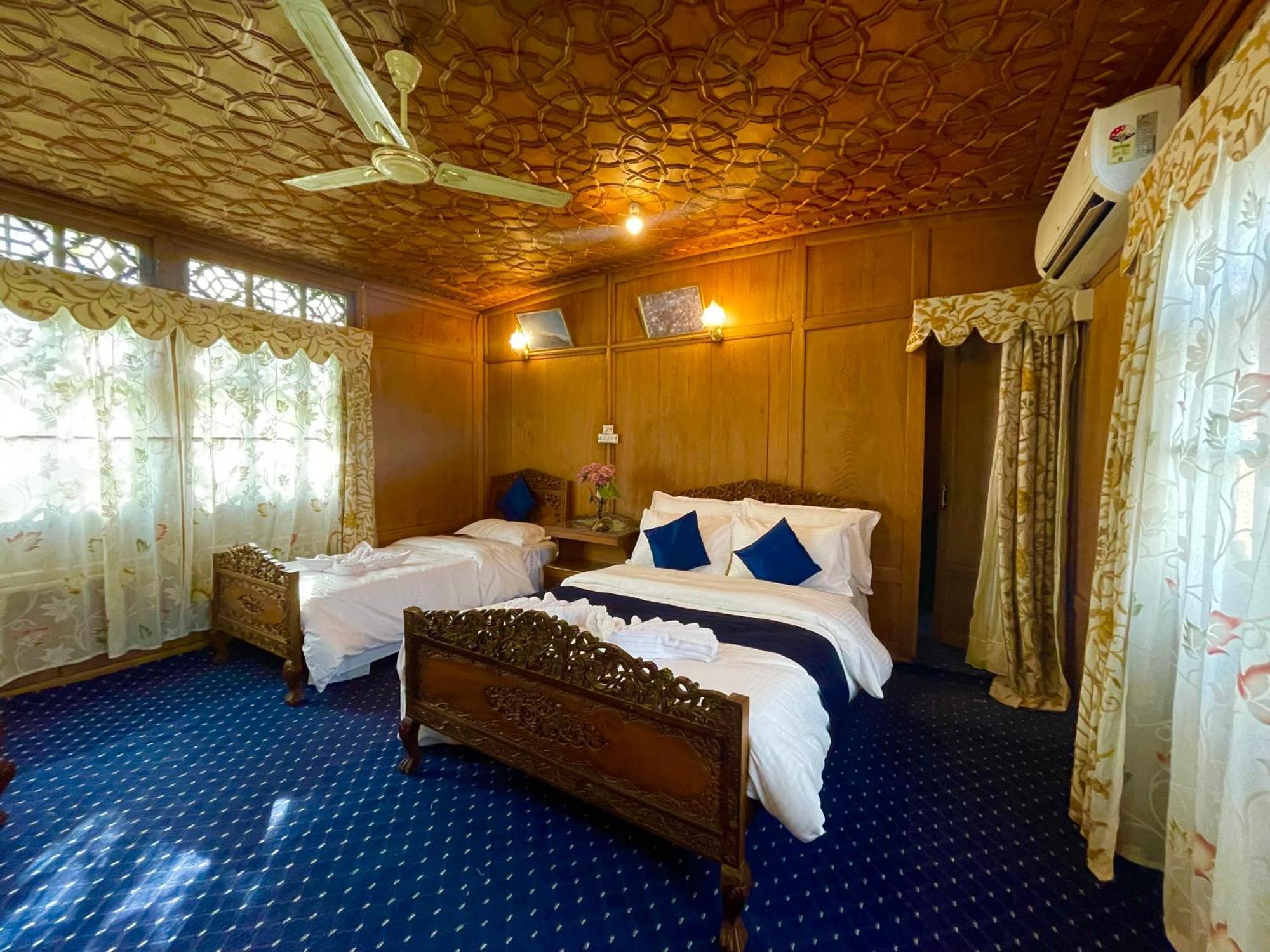 New Sea Palace Houseboats Srīnagar المظهر الخارجي الصورة