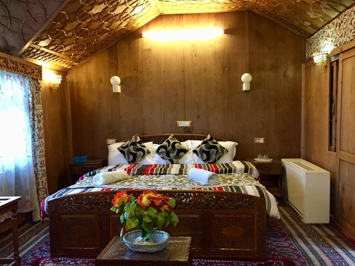 New Sea Palace Houseboats Srīnagar المظهر الخارجي الصورة